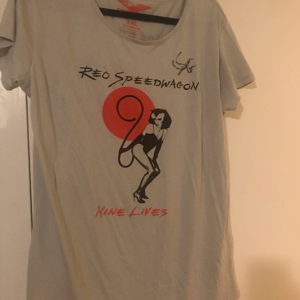 AUTOGRAPH REO SPEEDWAGON 40TH ANNIVERSARY T-SHIRT GREAT CONDITION